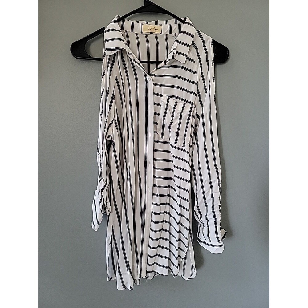 Love Notes Small Womens Black/White Striped Button Down Shirt With Cold Shoulder